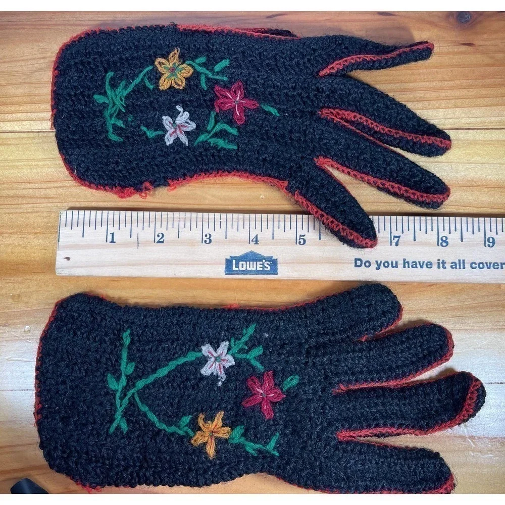 VINTAGE 1940s Ladies Hand Crocheted Openwork Black Dress Gloves Black W/Red Trim
